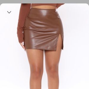 Fashion Nova chocolate mini skirt!!